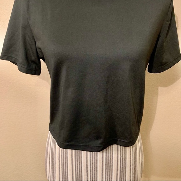 NEW Crop Top Large Black Short-Sleeved Lightweight Crewneck Stretch NWOT - Picture 3 of 12